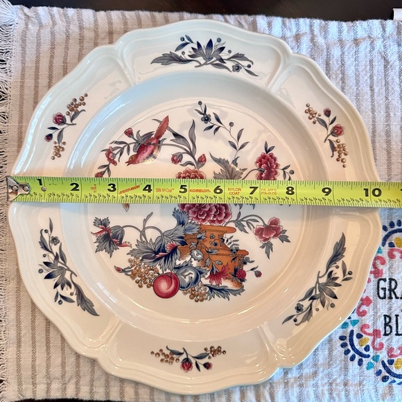 Wedgwood Williamsburg Potpourri Cream Dinnerware with Red and Blue Floral Design - Picture 6 of 16